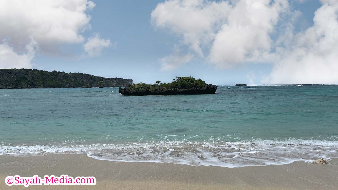 沖縄の万座ビーチ