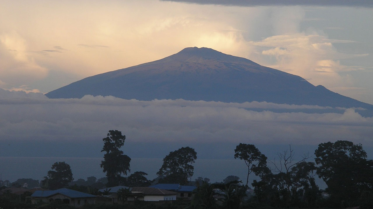 赤道ギニアのカメルーン山