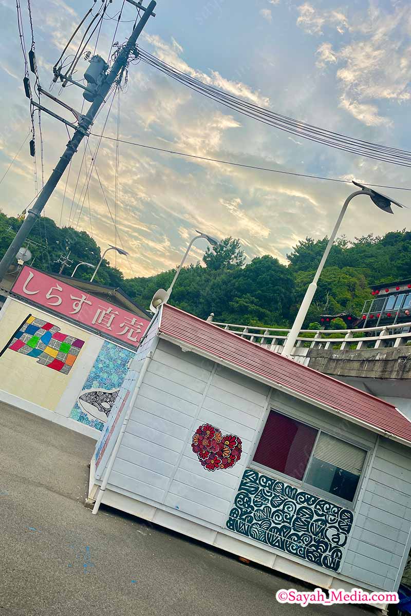 和歌山県和歌浦のアート「みんなで笑顔に」