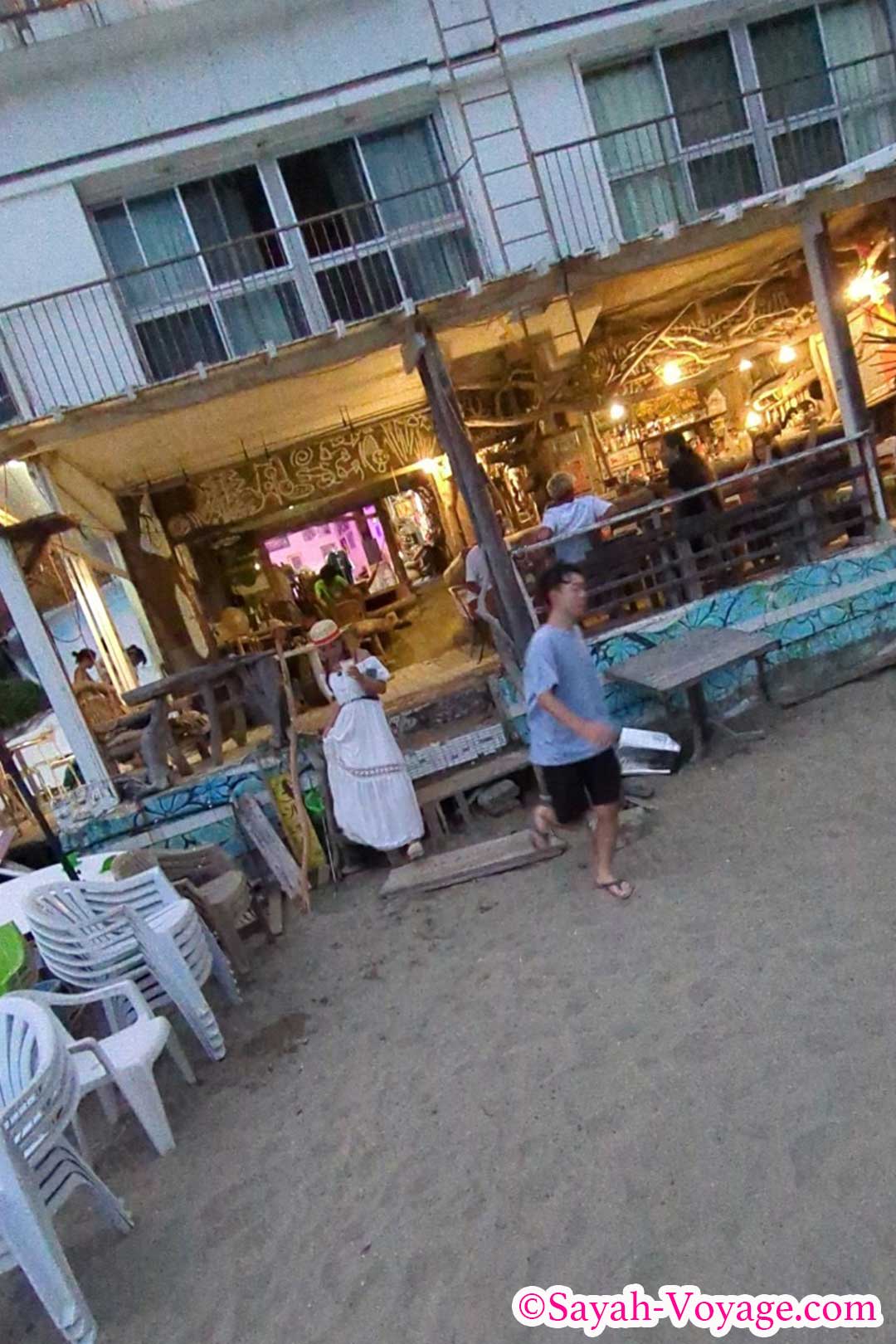 和歌山エピカリス近くのビーチバー「バグース」と私